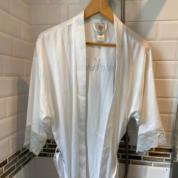 In the Bloom by Jonquil “the Mrs” bridal robe - Picture 6 of 13